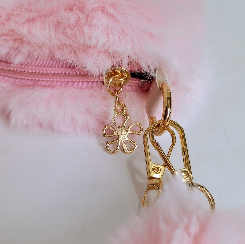 NEW Pink Faux Fur Heart-Shaped Crossbody Bag with pompons - Picture 7 of 7